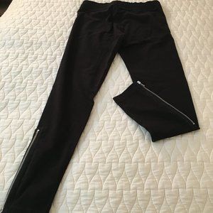 👖 XOXO Black Dressy Leggings with Zip Ankle